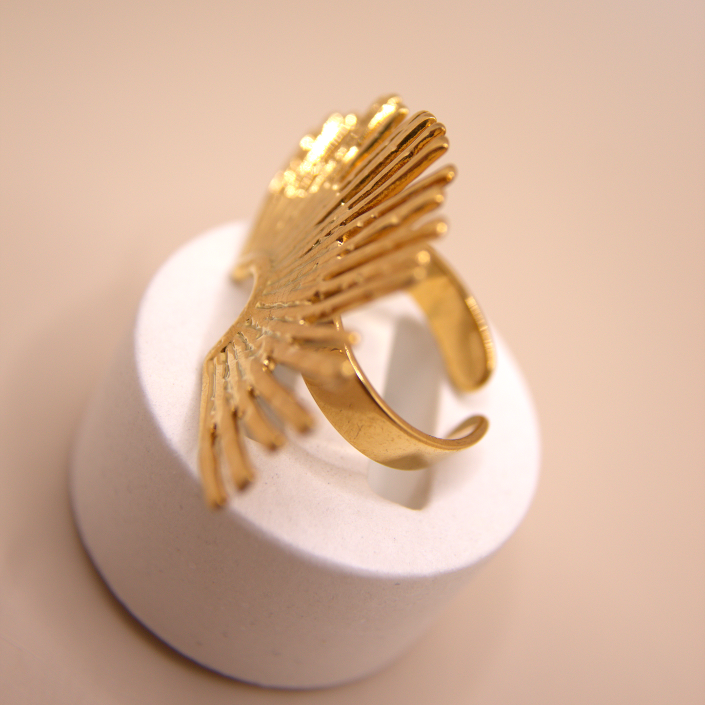 Elegant gold ring with palm-inspired design by Selva&Co.