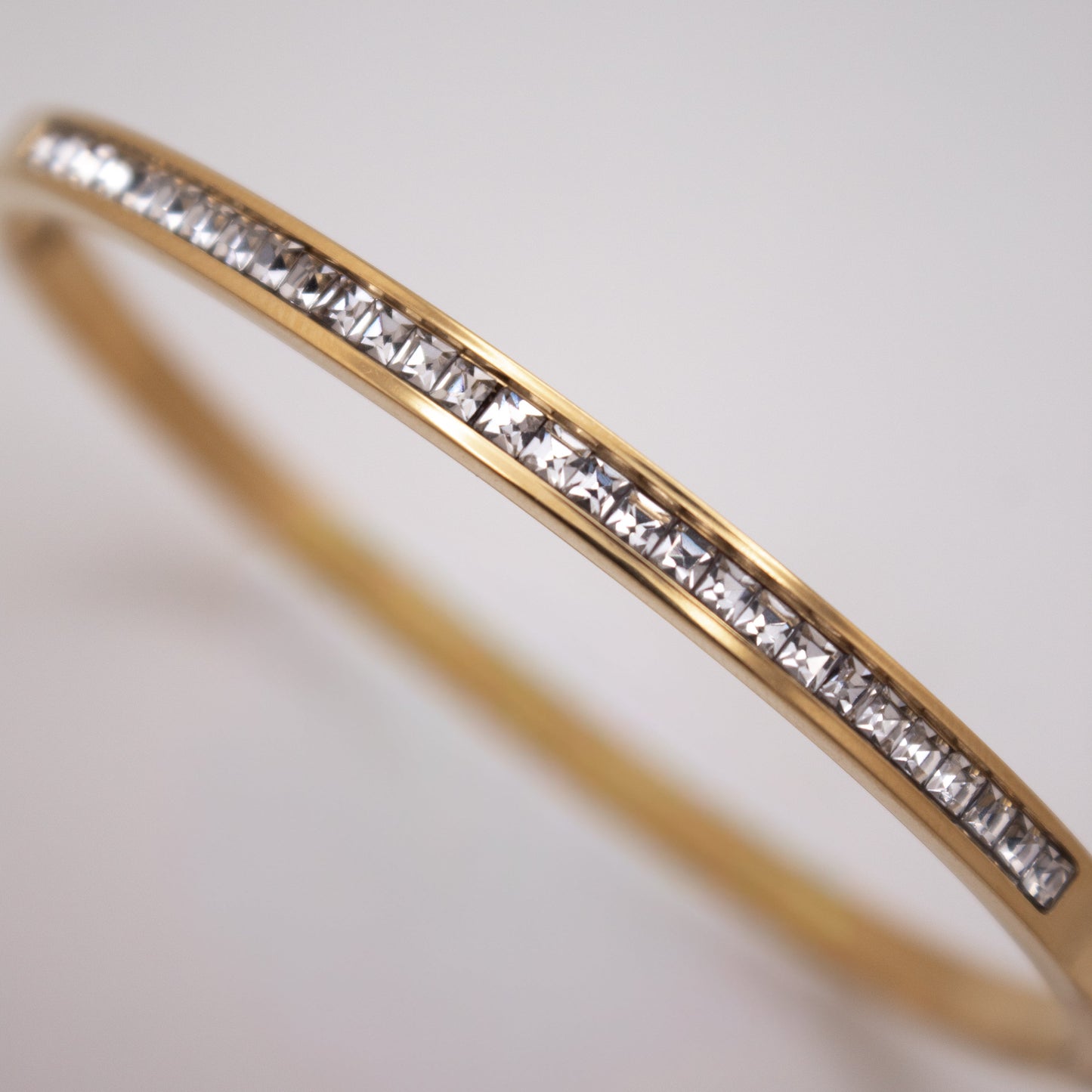 Aura Spark golden bracelet