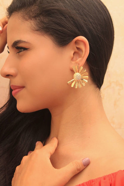 Loves Daisy Earrings