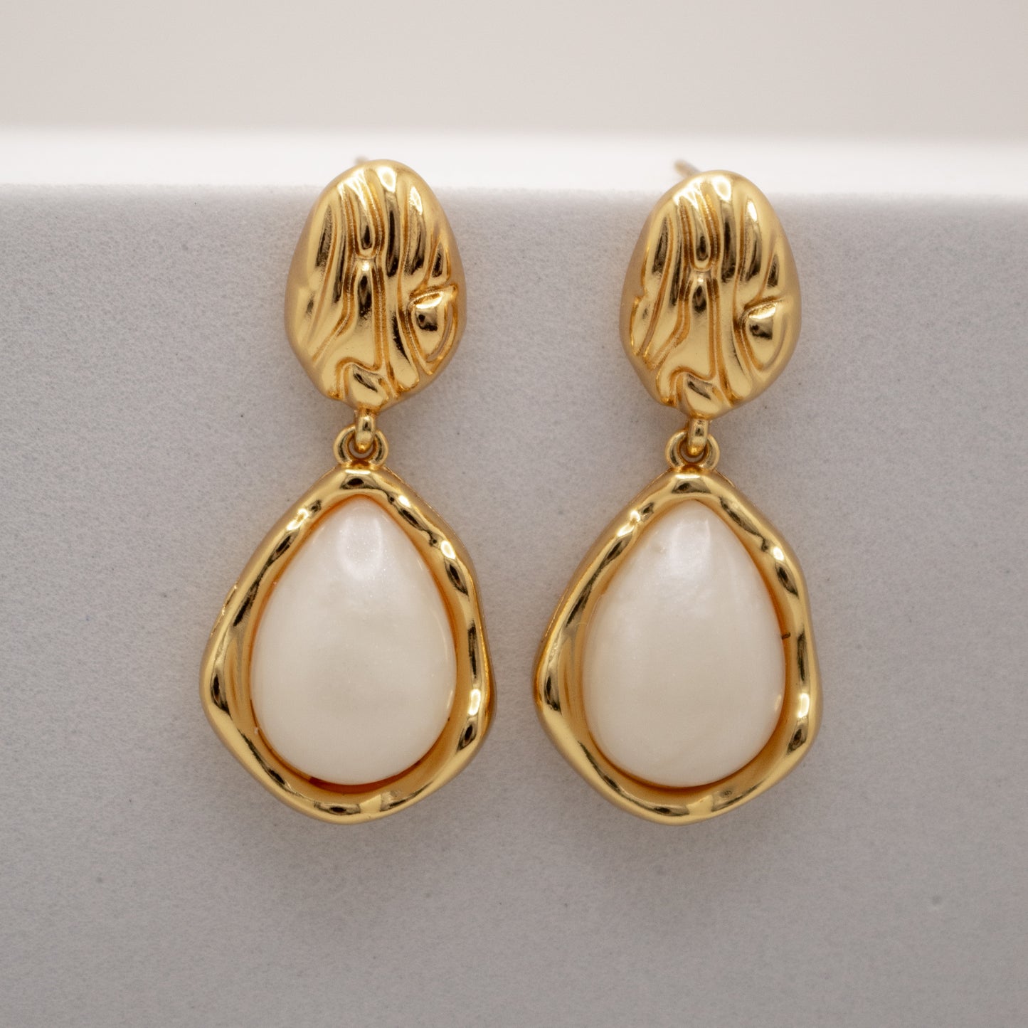 Golden drop Stud