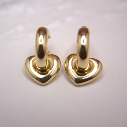 Amoura Hoops