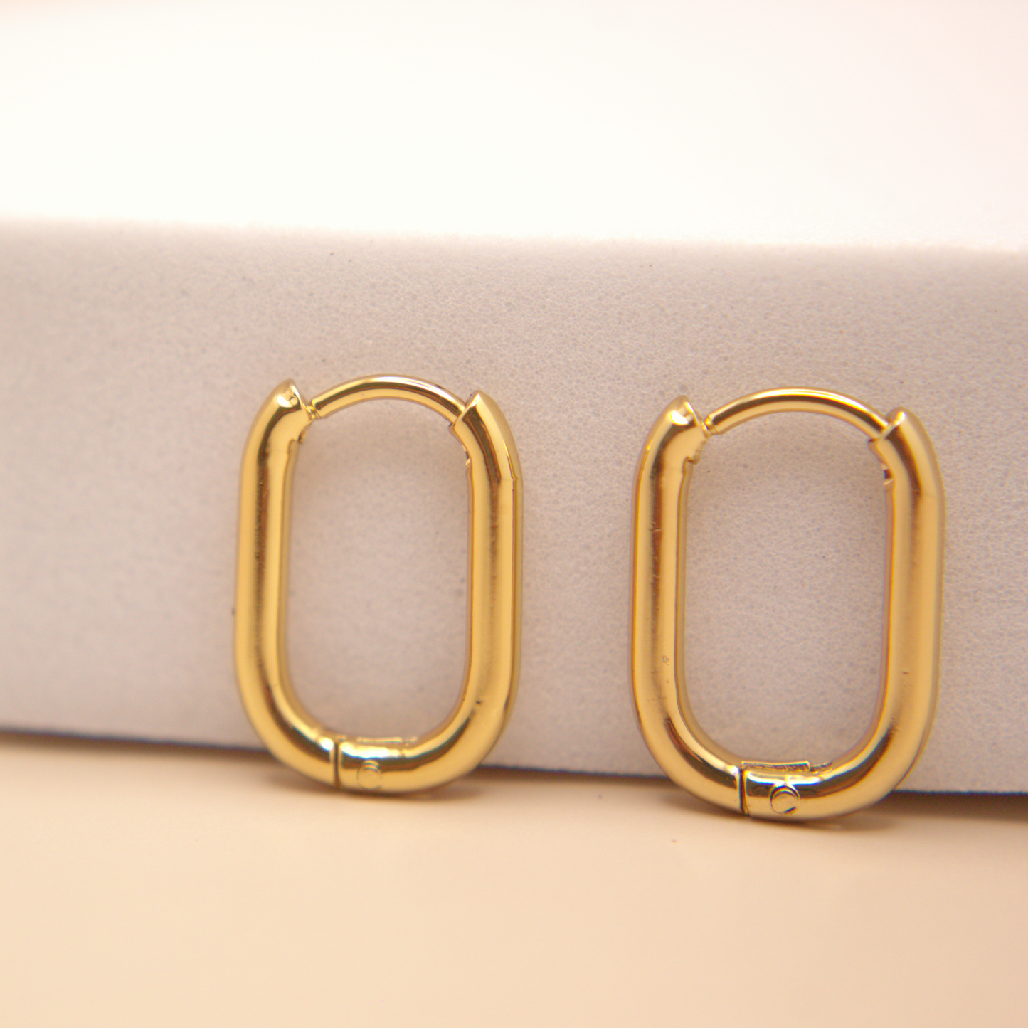 Ovali Hoops