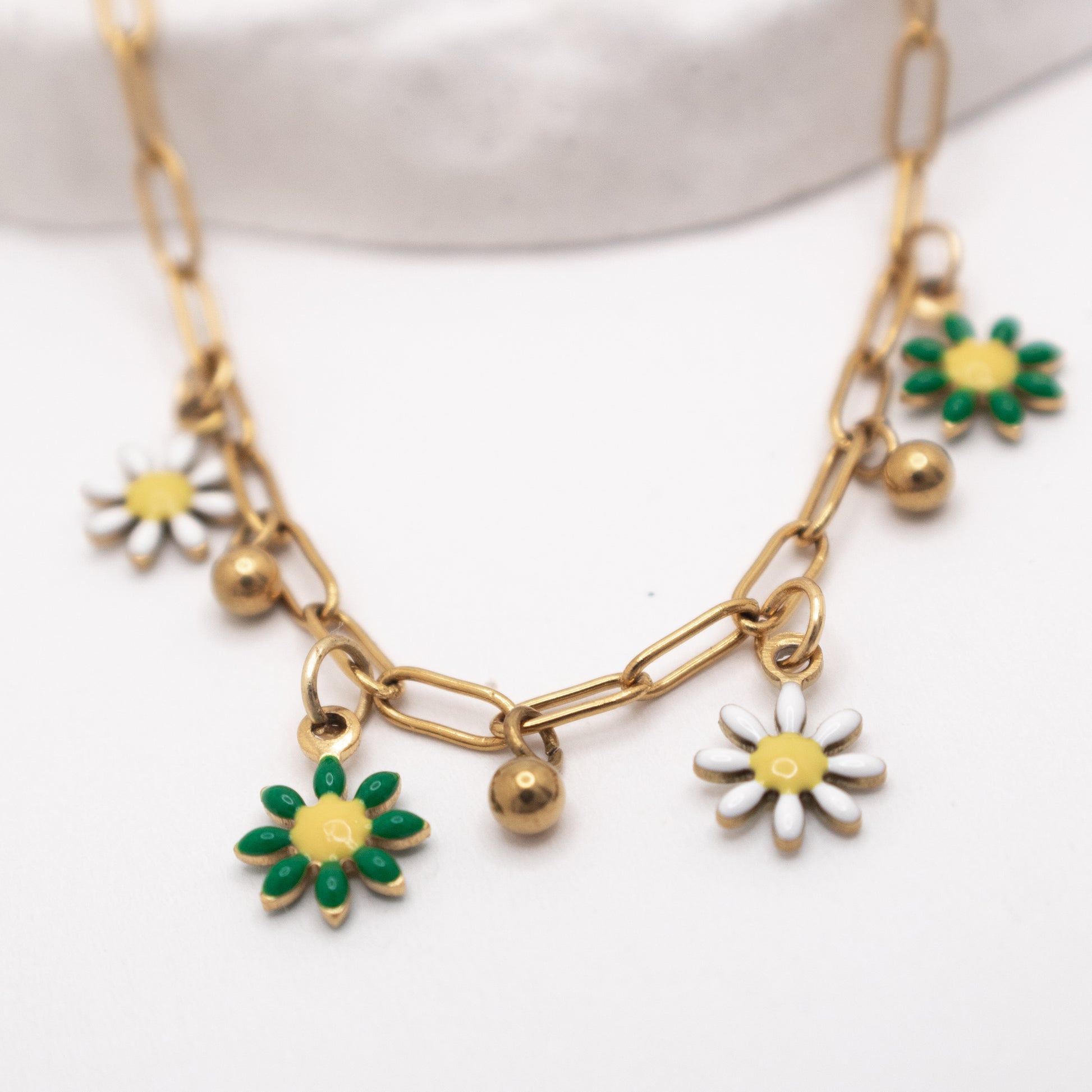 Golden anklet with green daisy charms in PVD stainless steel