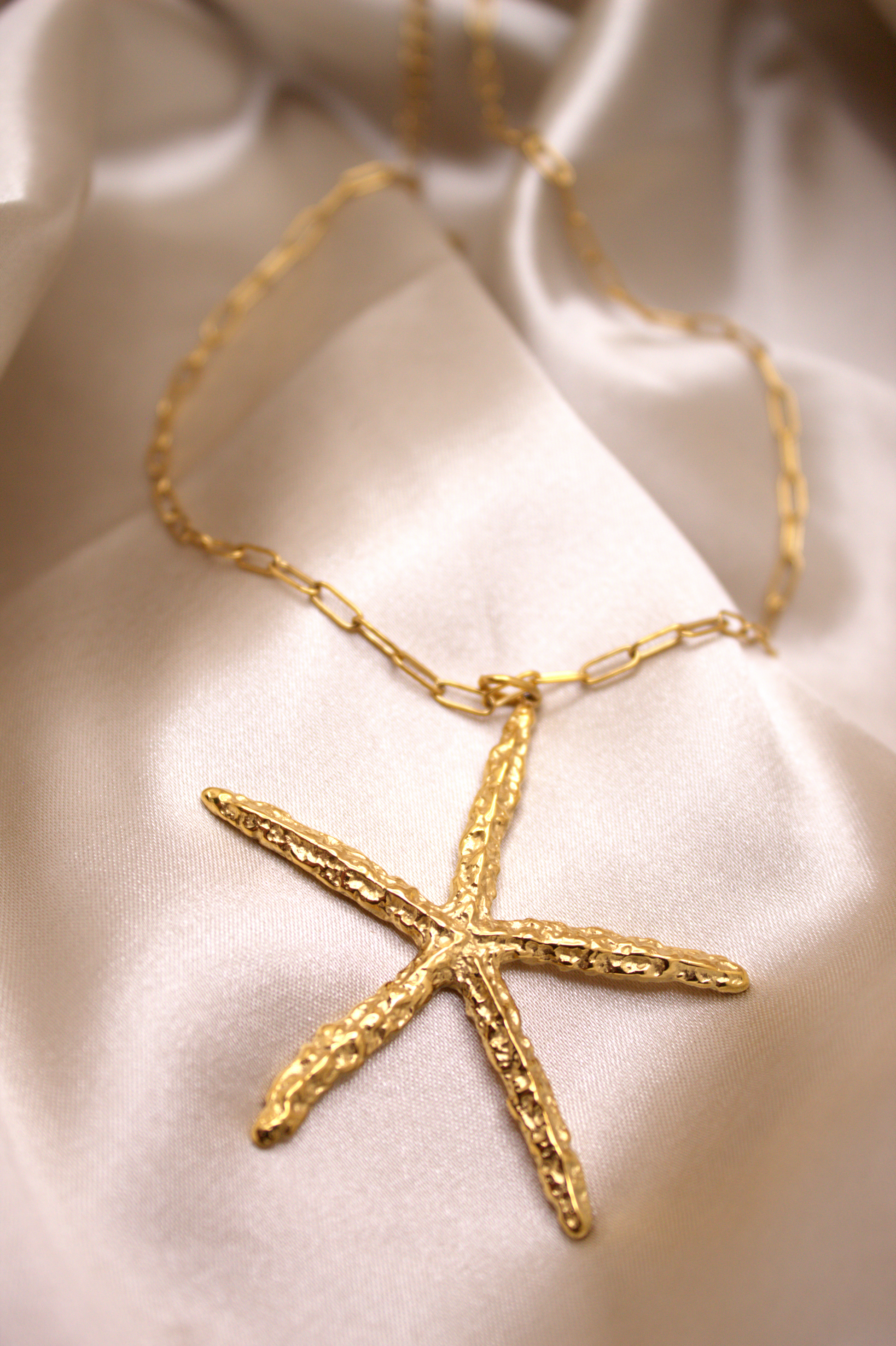 Adjustable gold link chain necklace with bold starfish pendant