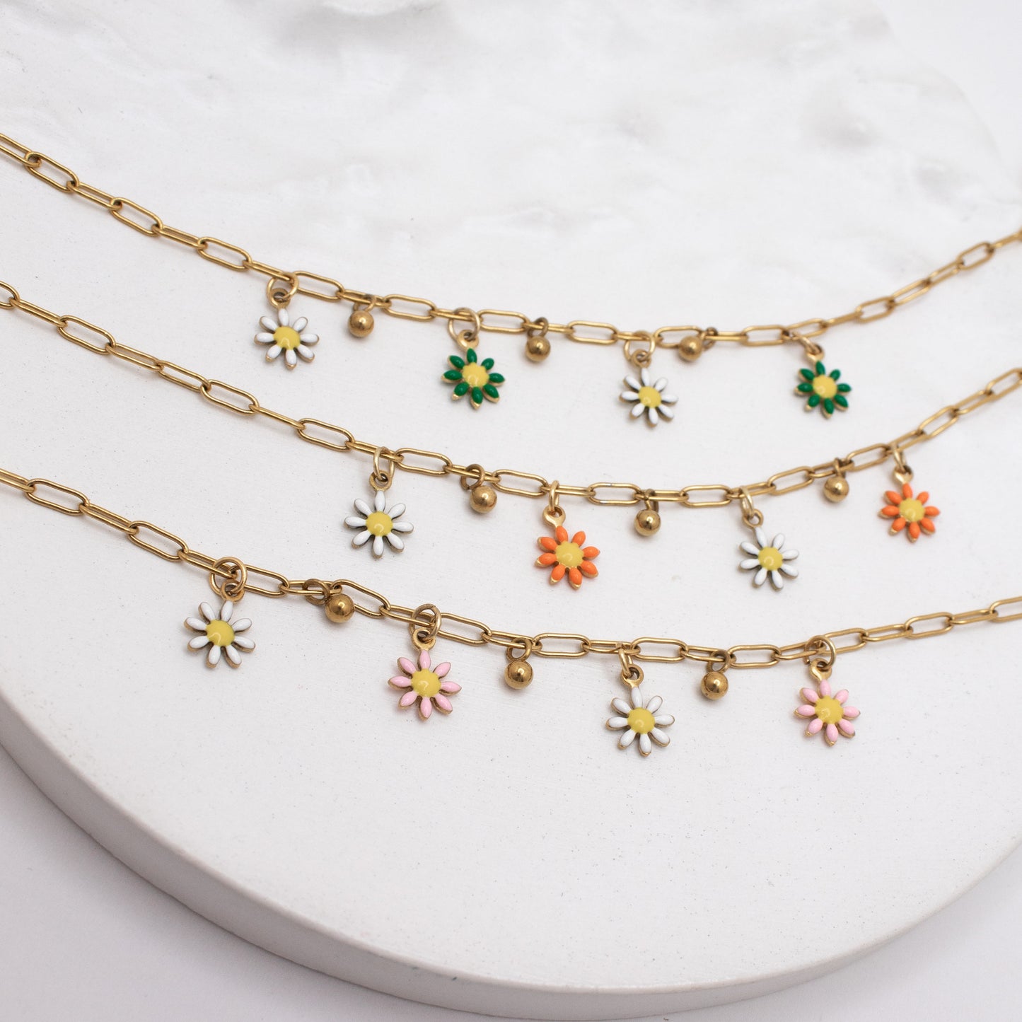 Golden anklet with green daisy charms in PVD stainless steel