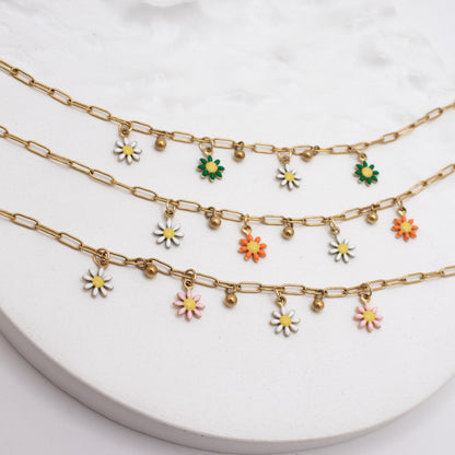 Golden anklet with green daisy charms in PVD stainless steel