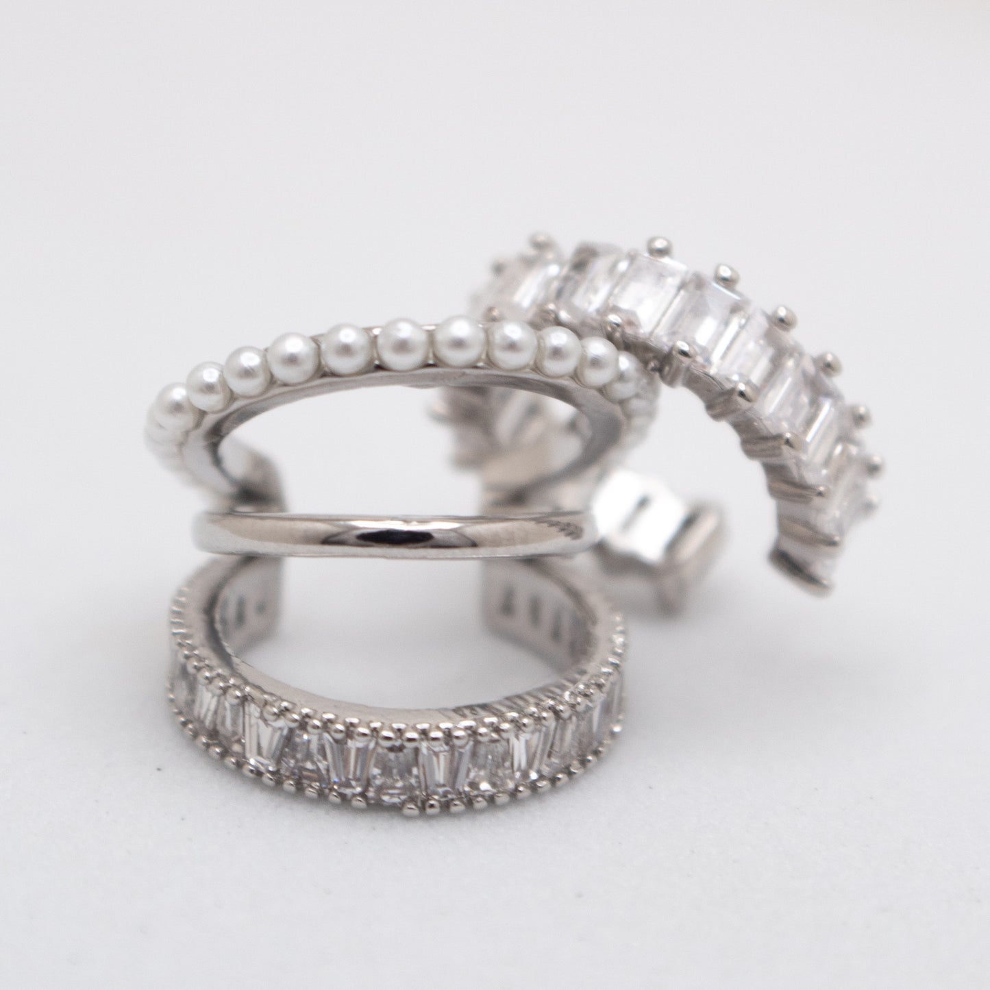 Elegant silver crystal ear cuff Selva