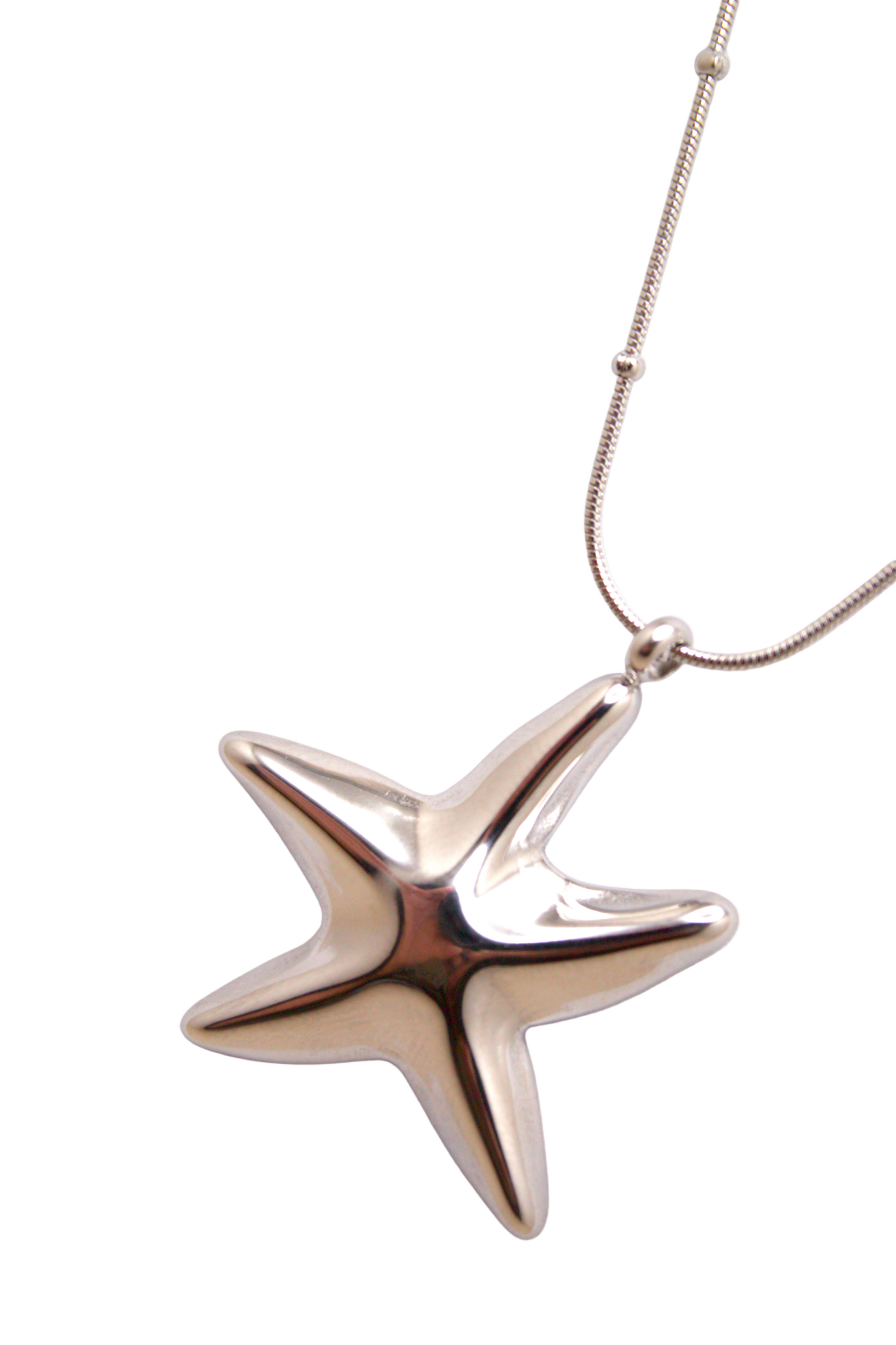 Ocean-inspired starfish pendant necklace in gold and silver finishes