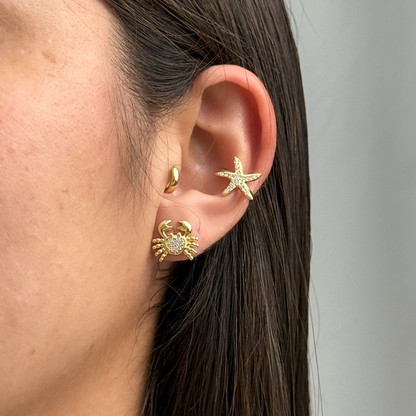 Elegant gold ear cuff inspired by starfish and coastal elegance.