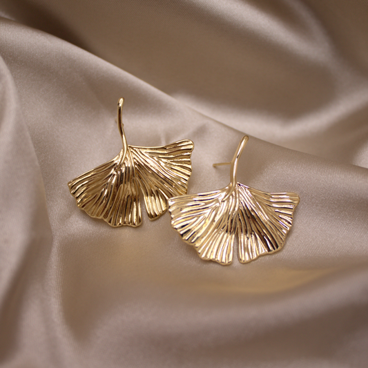 Golden organic fan earrings inspired by ocean waves by Selva&Co.