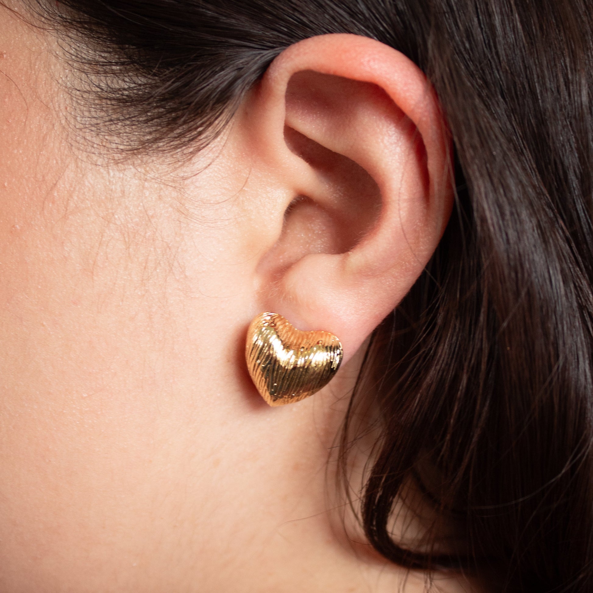 Organic heart-shaped gold stud earrings